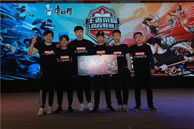 制造错位上